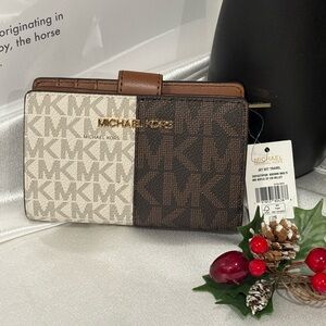Michael Michael Kors Jet Set Medium Two-Tone Logo Wallet